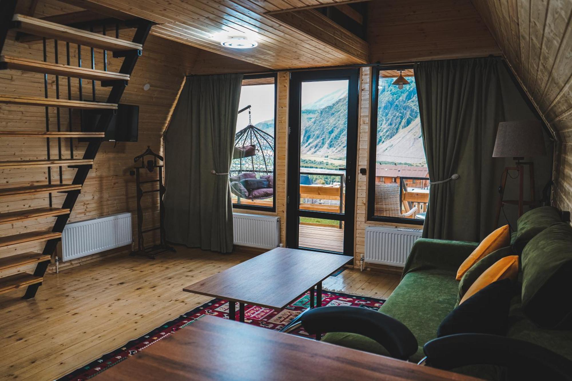 Lonely Mountain Villa Kazbegi Dış mekan fotoğraf